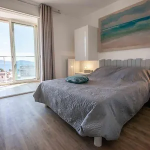 Tres Beau T2 Climatise Refait A Neuf, Vue Mer Panoramique Exceptionnelle A 120m A Pied De La Plage La Ciotat